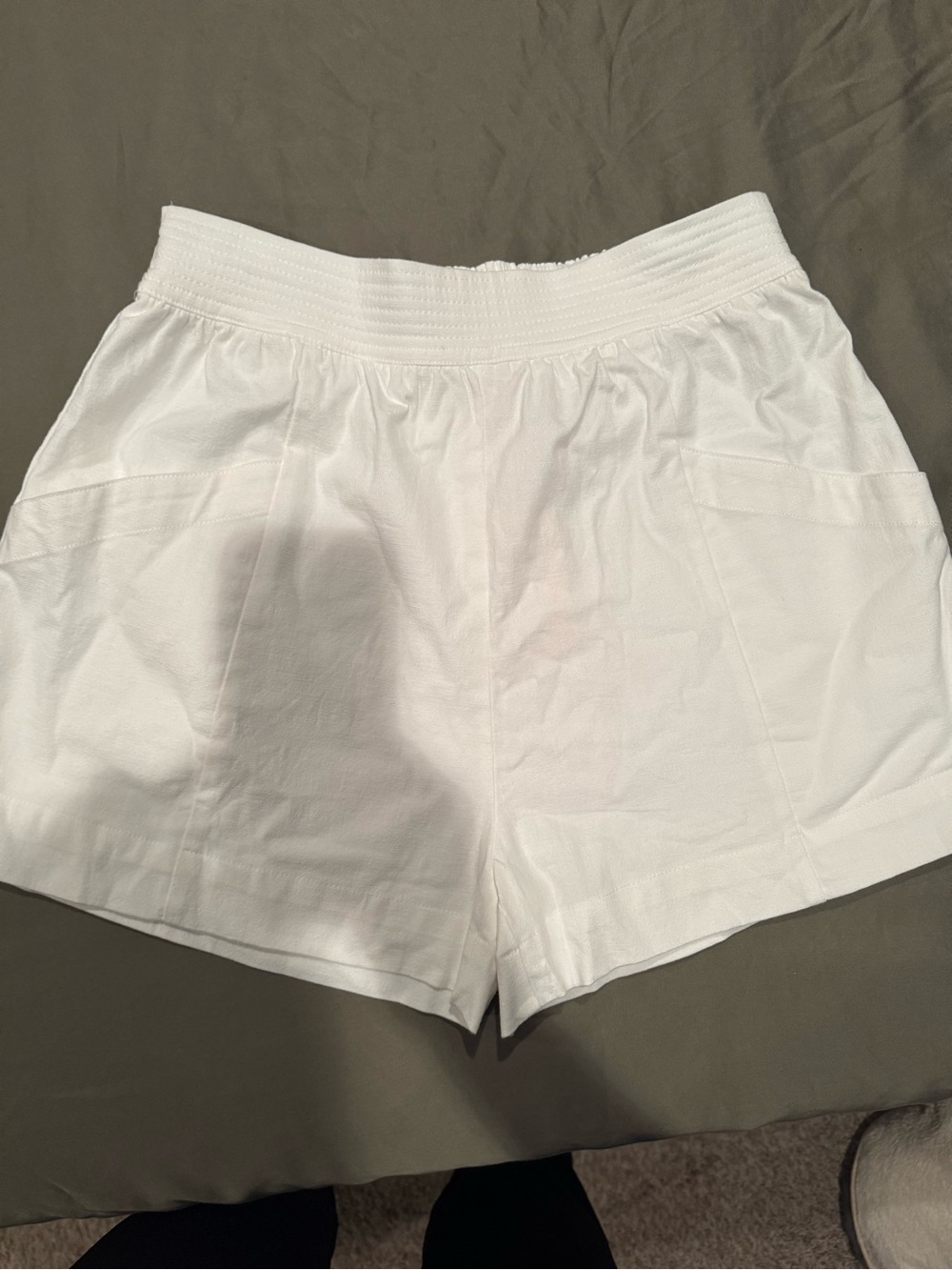 entro White High-Waist Elastic Waistband Shorts